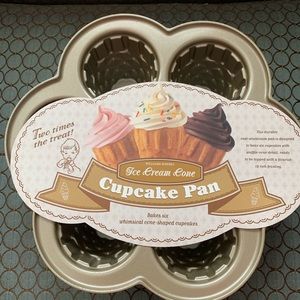 William Sonoma Icecream Cone  cupcake pan